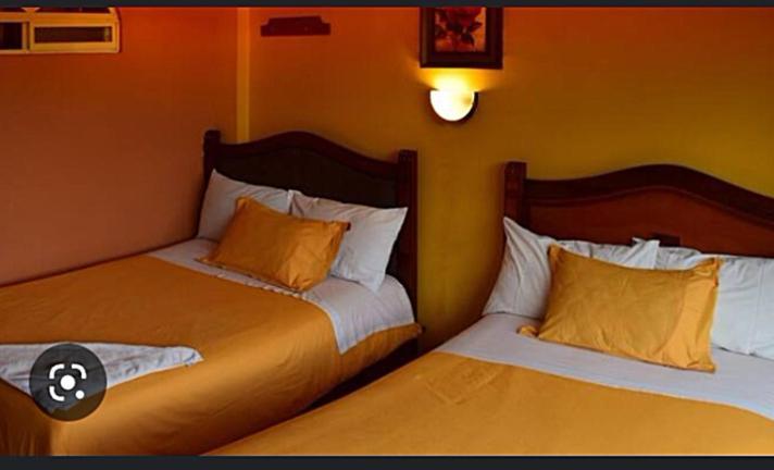 Hotel Hostal Miguel Angel à Quito Extérieur photo